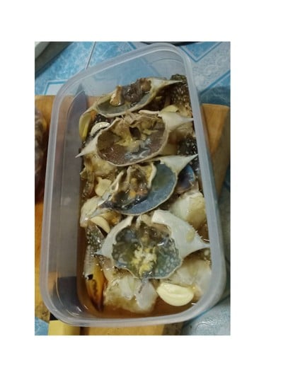 ปูไข่ดองน้ำปลากวน