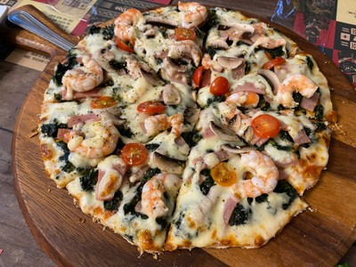 พิซซ่าผักโขมกุ้ง