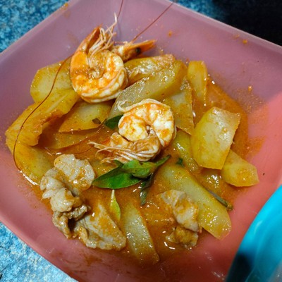 แกงส้มกุ้งมะละกอ