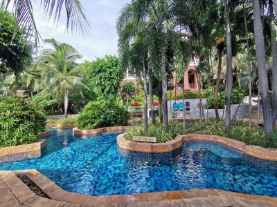 สระว่ายน้ำ/ชายหาด