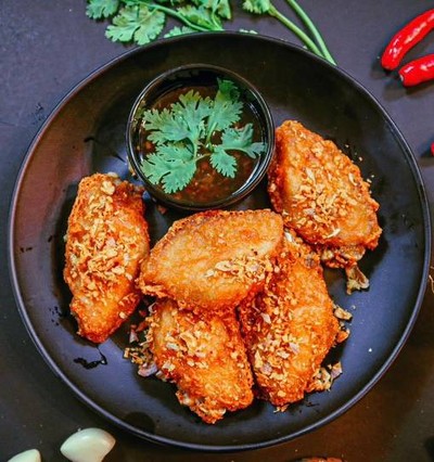ปีกไก่ทอดน้ำปลา
