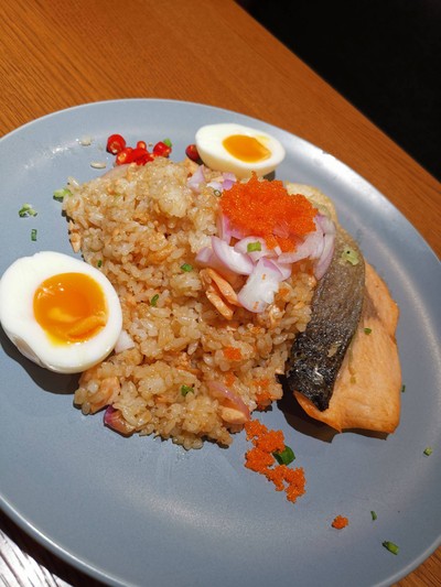 ข้าวคลุกปลาแซลม่อน