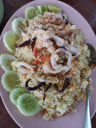 ข้าวผัดทะเล
