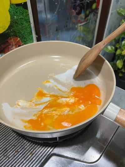 วิธีทำ ปลากระป๋องผัดไข่ วิธีทำ ปลากระป๋องผัดไข่