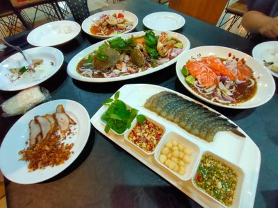 อาหาร หรือ เครื่องดื่ม