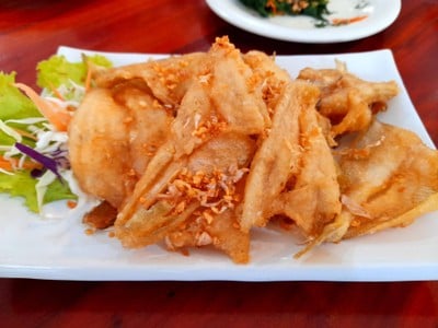 ปลาทรายทอดกระเทียม