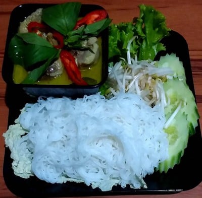 แกงเขียวหวานไก่ขนมจีน