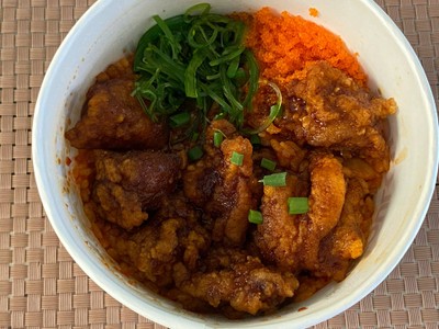 ข้าวผัดกิมจิไก่ทอดสามสี