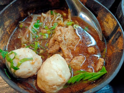 ก๋วยเตี๋ยวหมูตุ๋น