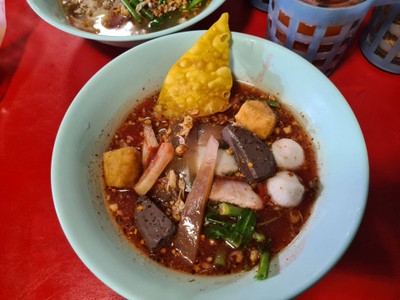 วุ้นเส้นเย็นตาโฟต้มยำ