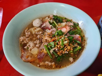 เกี๊ยวน้ำต้มยำ