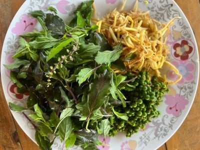 วิธีทำ ผัดเผ็ดไก่บ้าน วิธีทำ ผัดเผ็ดไก่บ้าน