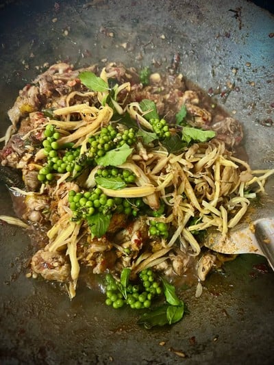วิธีทำ ผัดเผ็ดไก่บ้าน วิธีทำ ผัดเผ็ดไก่บ้าน