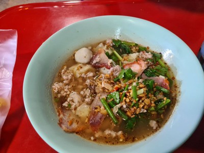 เกี๊ยวน้ำต้มยำ