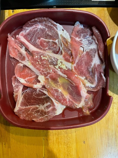 สันคอหมูสไลด์