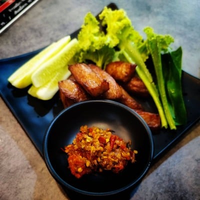 หมูแดดเดียวจิ้มแจ่วปลาร้า