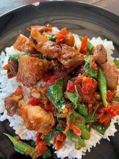 ข้าวกระเพราหมูกรอบ