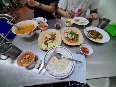 อาหาร หรือ เครื่องดื่ม