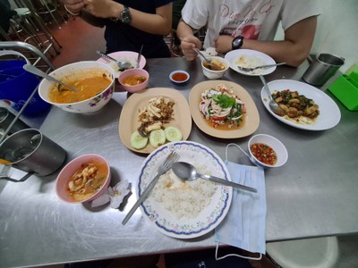 อาหาร หรือ เครื่องดื่ม