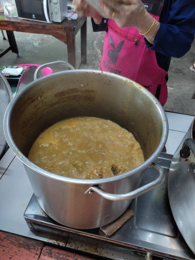 ข้าวซอยน่องไก่