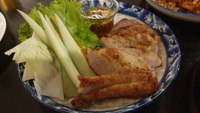 คอหมูย่างจิ้มแจ่ว