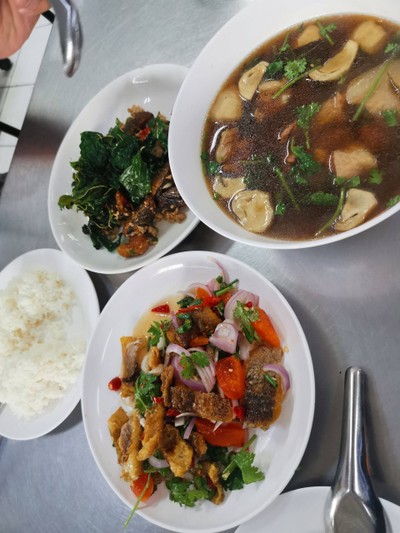 อาหาร หรือ เครื่องดื่ม