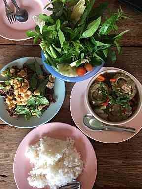 อาหาร หรือ เครื่องดื่ม