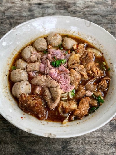 ก๋วยเตี๋ยวป้าแหม่ม วัดครุฑธาราม