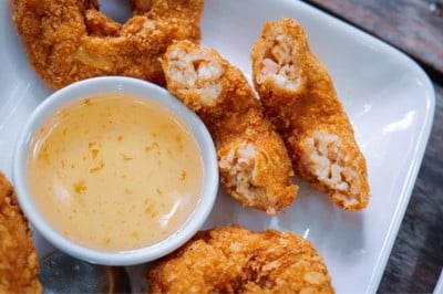 แมกไม้ชายคลอง