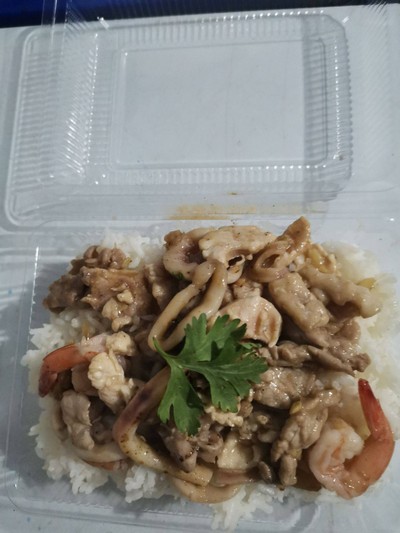 อาหาร หรือ เครื่องดื่ม