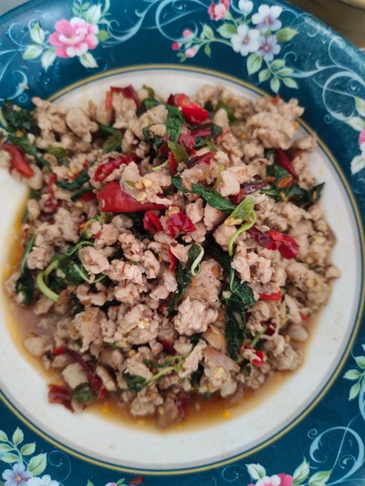 กระเพราหมูสับ (กับข้าว)