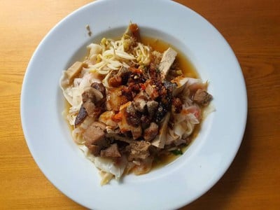 ก๋วยเตี๋ยวหลอดทรงเครื่องเจ