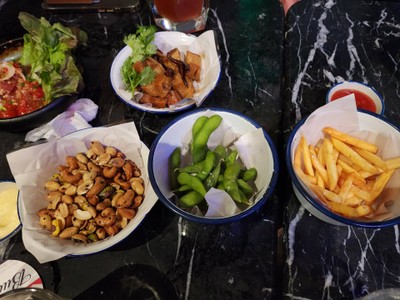อาหาร หรือ เครื่องดื่ม