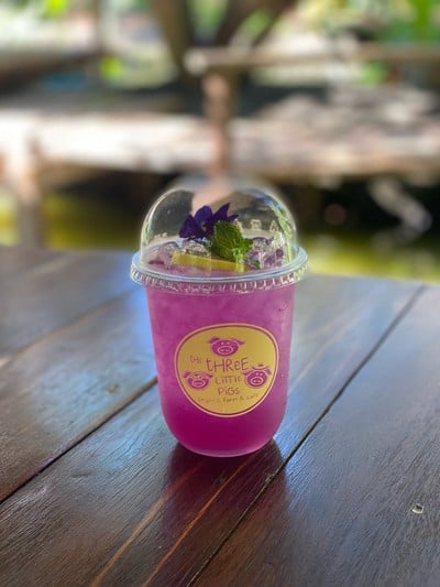 เมนูของร้าน The Three Little Pigs Organic Farm & Cafe