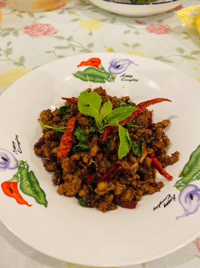 กระเพราหมูสับโบราณ 