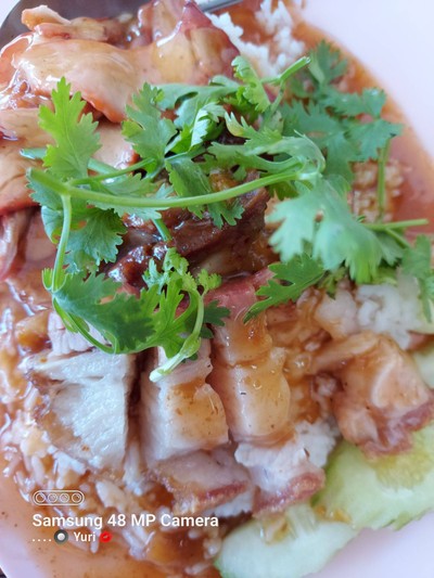 ข้าวหมูกรอบ+หมูแดง