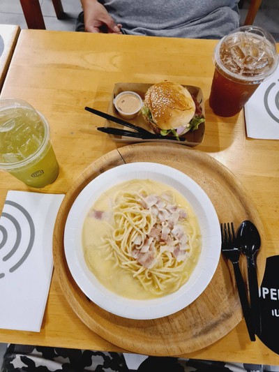 อาหาร หรือ เครื่องดื่ม