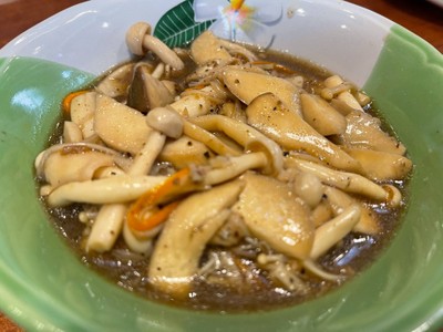 เห็ดผัดพริกไทยดำ