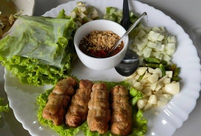 แหนมเนือง