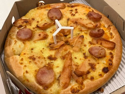 พิซซ่าดูโอ้ไส้กรอก