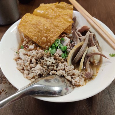 เส้นเล็กต้มยำ