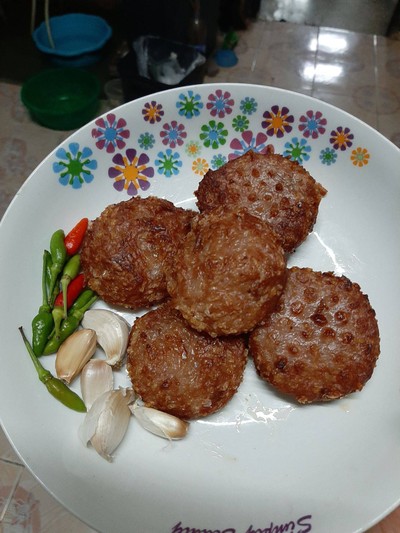 หมูกระเทียม