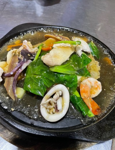 ราดหน้าเส้นกรอบ