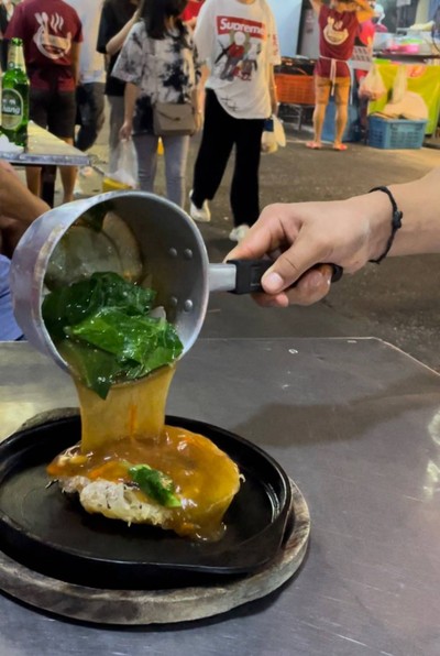 ราดหน้าเส้นกรอบ