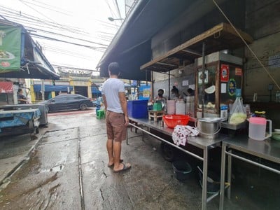 ร้านข้าวหมูแดงนายดอกไม้ สาขาหน้าเก๋ง ถนนวชิรปราการ