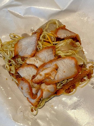 บะหมี่เกี๊ยวกุ้ง โรยหมูแดง