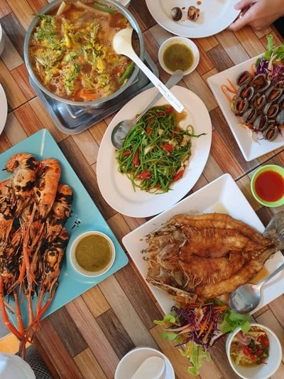 อาหาร หรือ เครื่องดื่ม