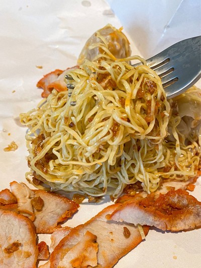 บะหมี่เกี๊ยวกุ้ง โรยหมูแดง