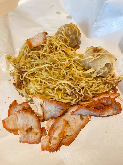 บะหมี่เกี๊ยวกุ้ง โรยหมูแดง