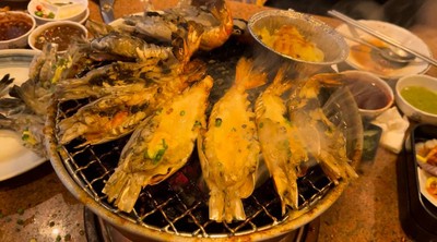 กุ้งแม่น้ำเนยกระเทียม